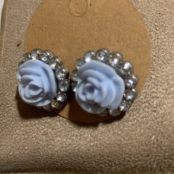 ⭐️*2/$10*⭐️ Baby Blue Rose and Gem earrings -BRAND NEW - Picture 2 of 4
